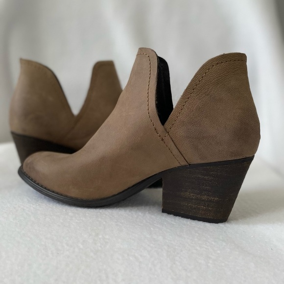 Steve Madden Size 6M Taupe Leather Ankle Boots - Picture 11 of 16